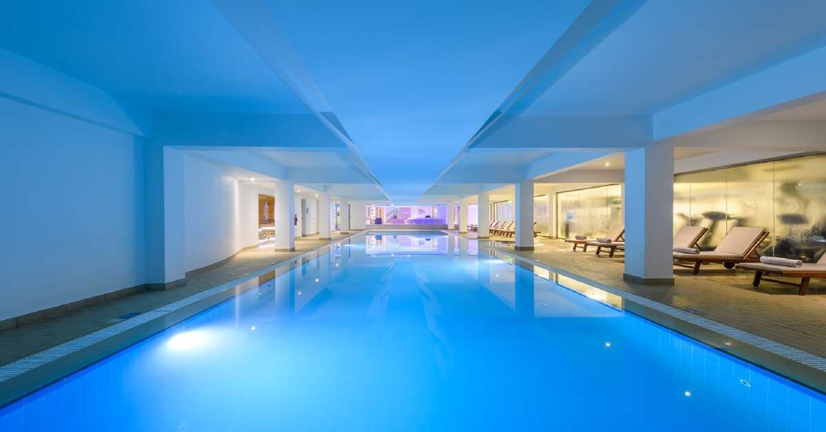 Een foto van het zwembad bij Asterias Beach Hotel