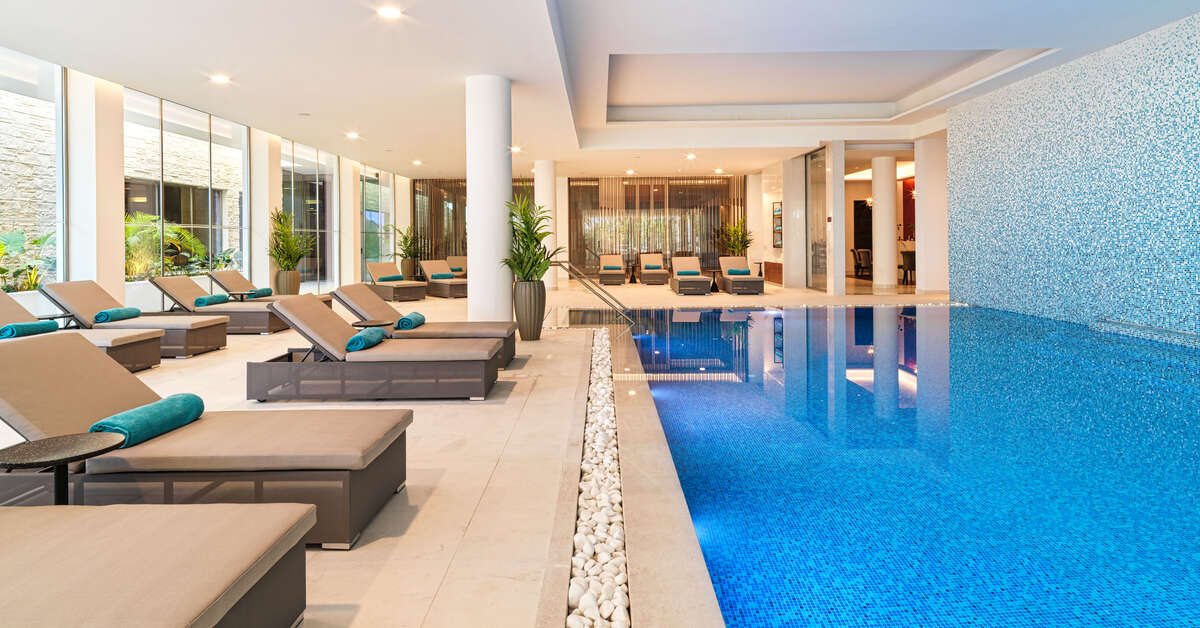 Een foto van het zwembad bij Amanti MadeForTwo Hotels