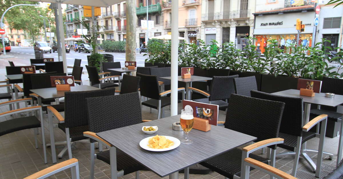 Ein Foto von der Terrasse im Hotel Garbi Millenni