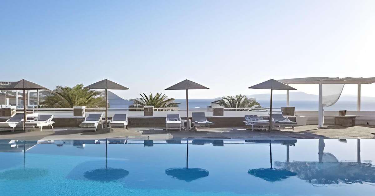 Een foto van het zwembad bij Manoulas Mykonos Beach Resort