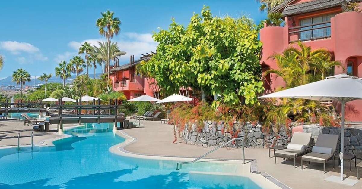 Een foto van het zwembad bij The Ritz-Carlton Abama