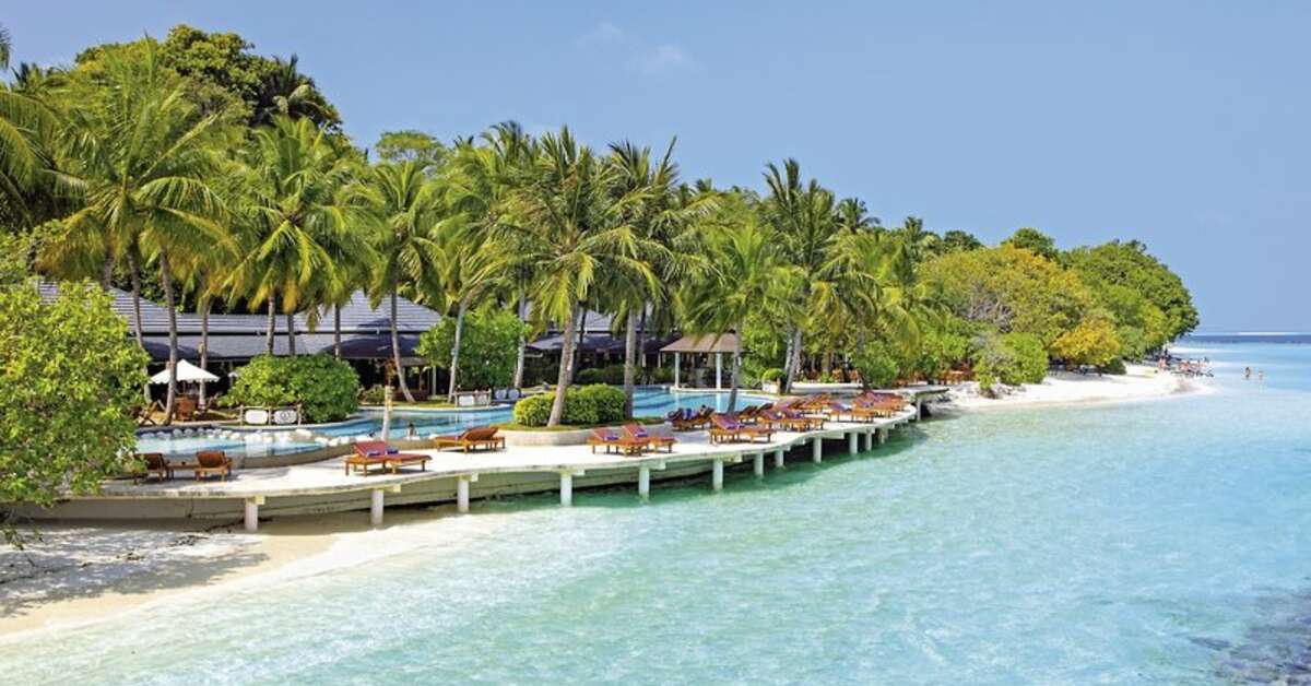 Een foto van het zwembad bij Royal Island Resort & Spa