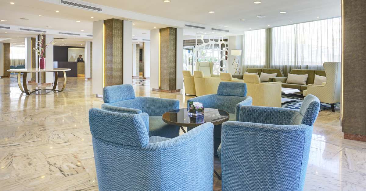 Een foto van het interieur van Grupotel Acapulco Playa