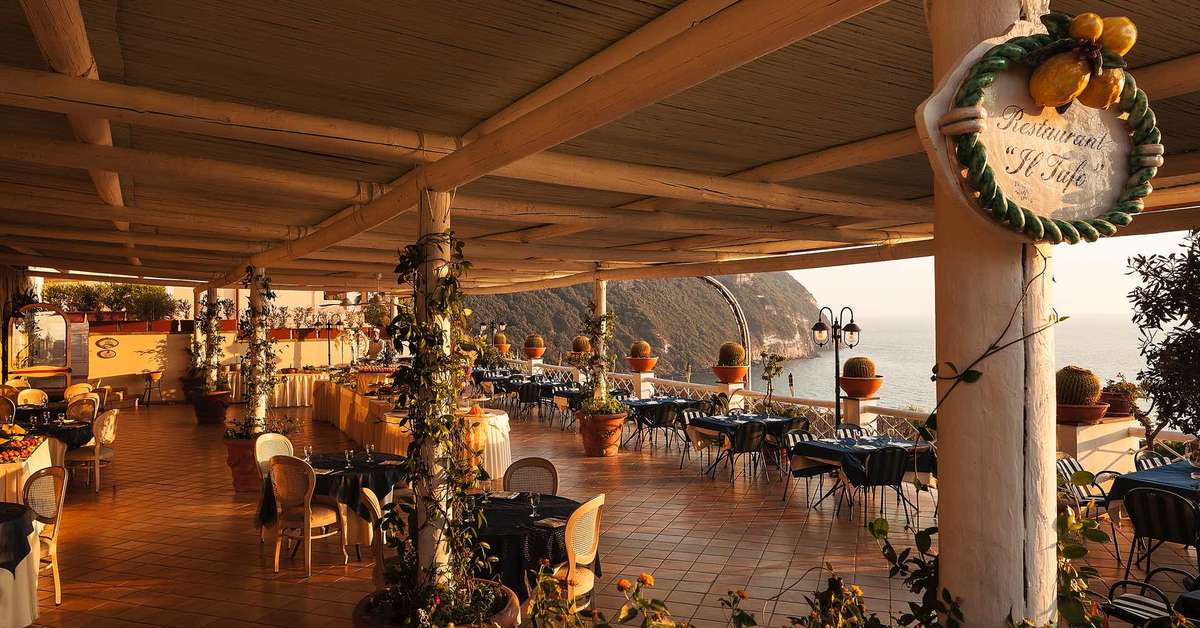 Een foto van het terras bij Sorriso Thermae & Resort