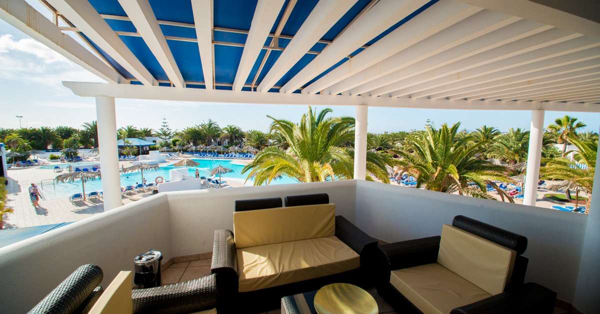 Een foto van het terras bij HL Hotel Rio Playa Blanca