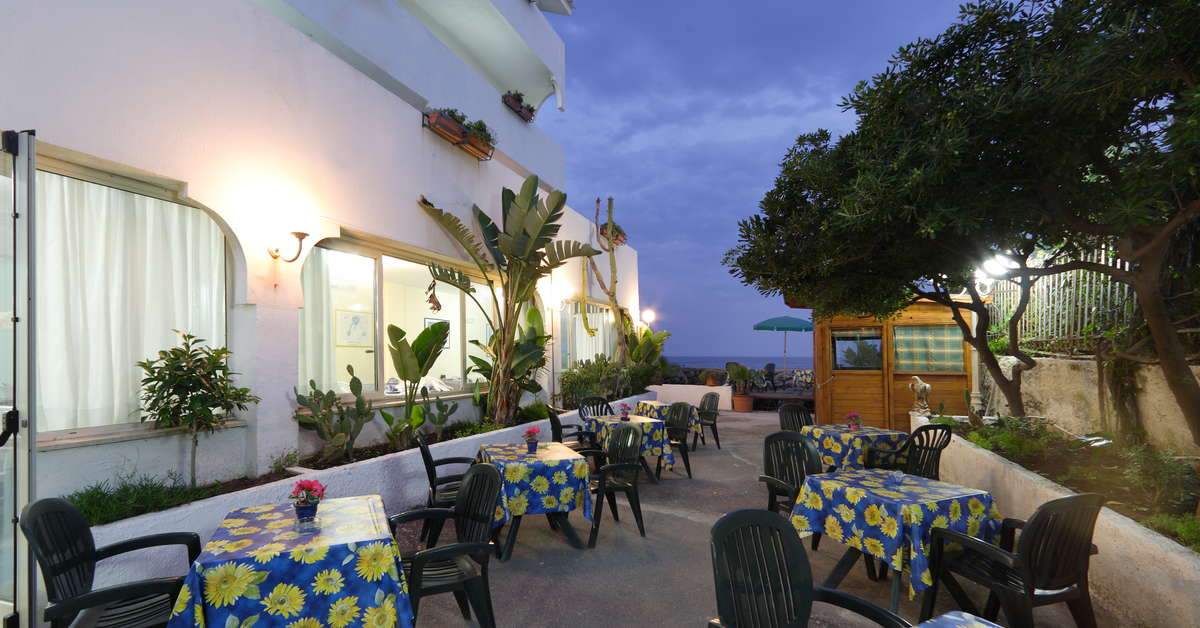 Ein Foto von der Terrasse im Hotel Baia degli Dei