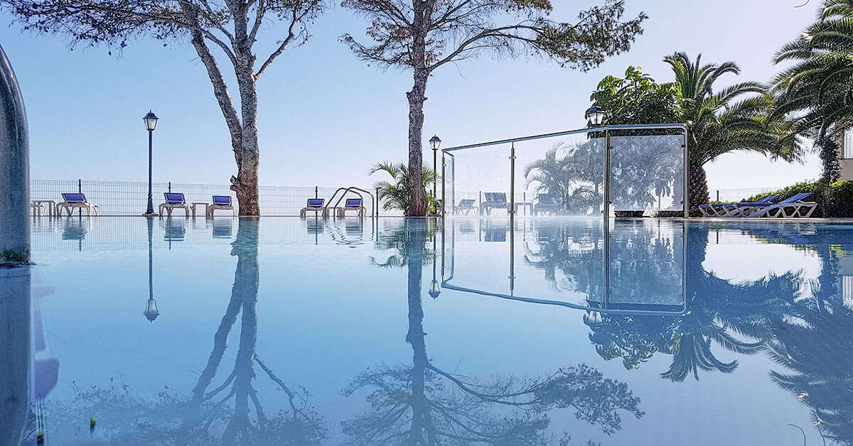 Een foto van het zwembad bij Albatroz Beach & Yacht Club