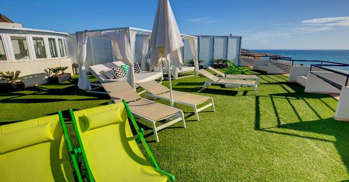Een foto van het terras bij SBH Crystal Beach Hotel & Suites
