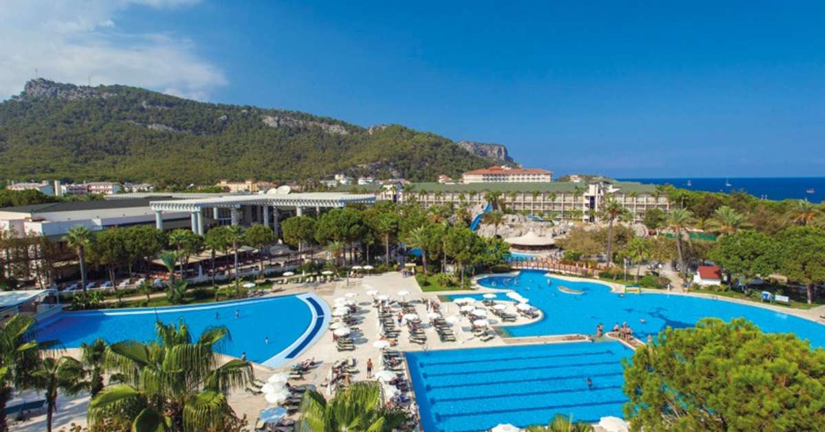 Een foto van het zwembad bij Dobedan World Palace Kemer
