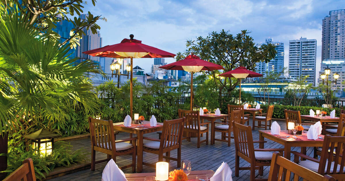 Een foto van het terras bij NH Bangkok Sukhumvit Boulevard
