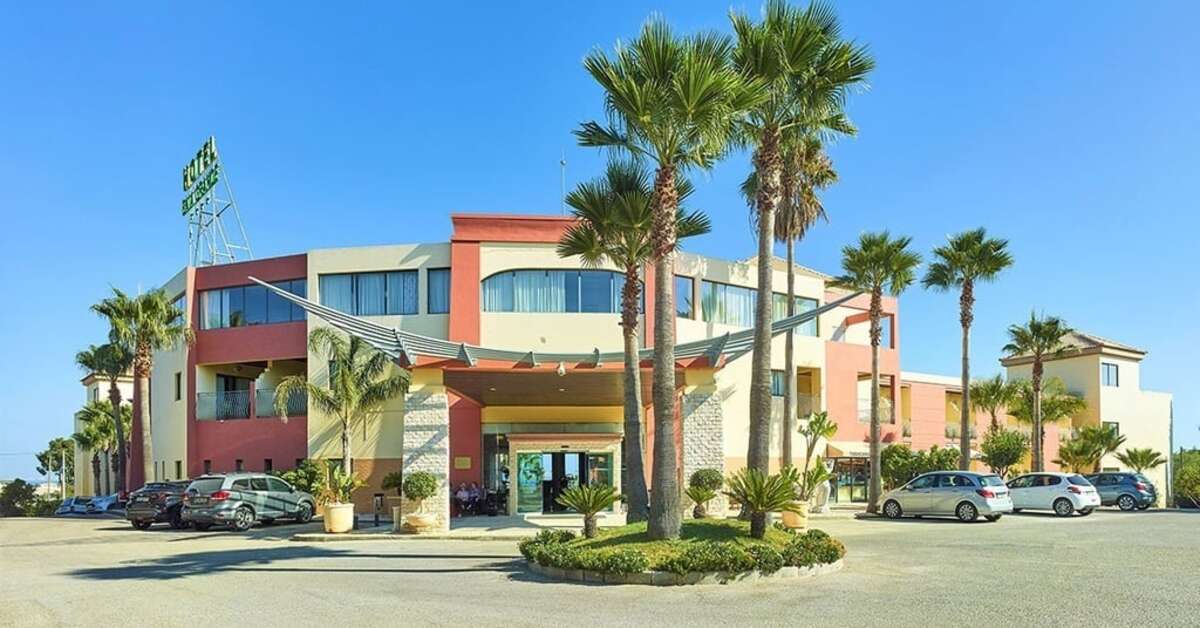 Een foto van de buitenkant van Hotel Baia Grande