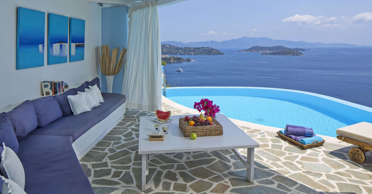 Een foto van het zwembad bij Oniro Skiathos