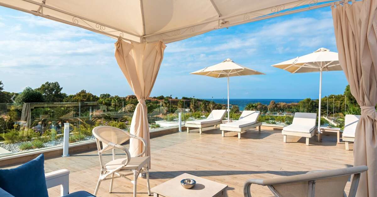 Ein Foto von der Terrasse im Airis Boutique & Suites
