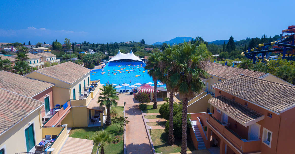 Een foto van het zwembad bij Aqualand Resort