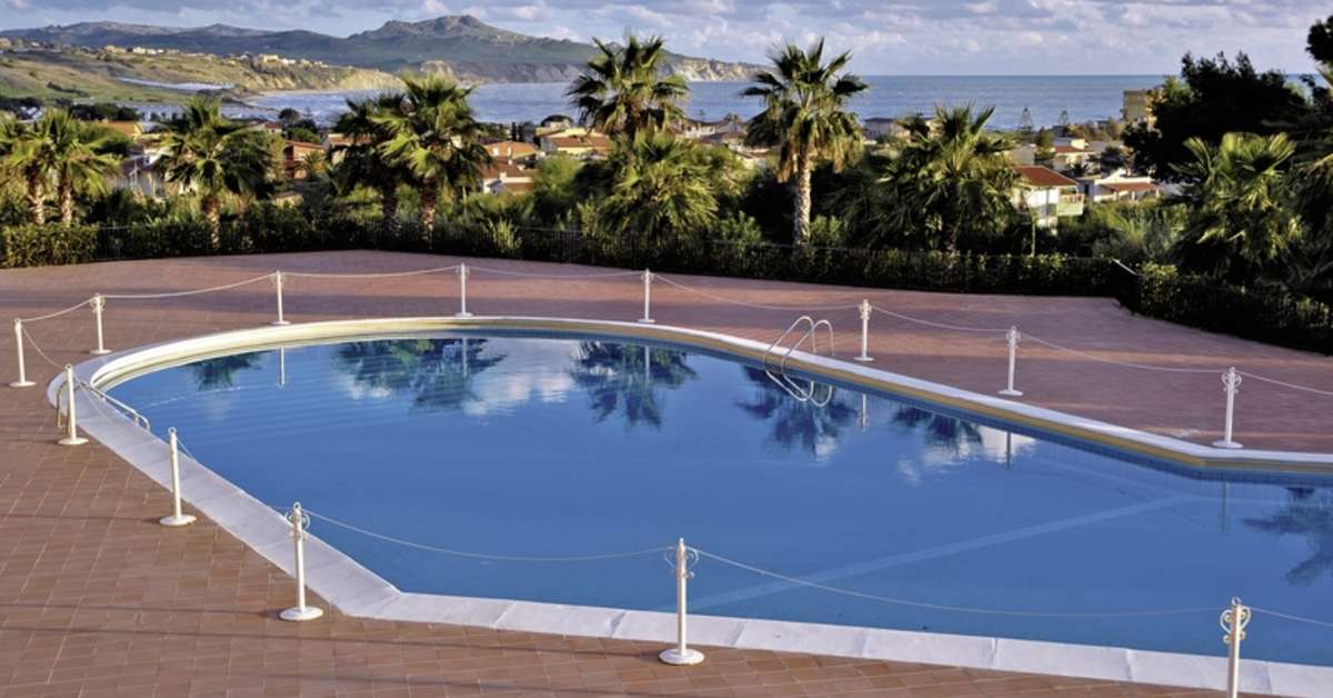 Een foto van het zwembad bij Baia di Ulisse Wellness & Spa