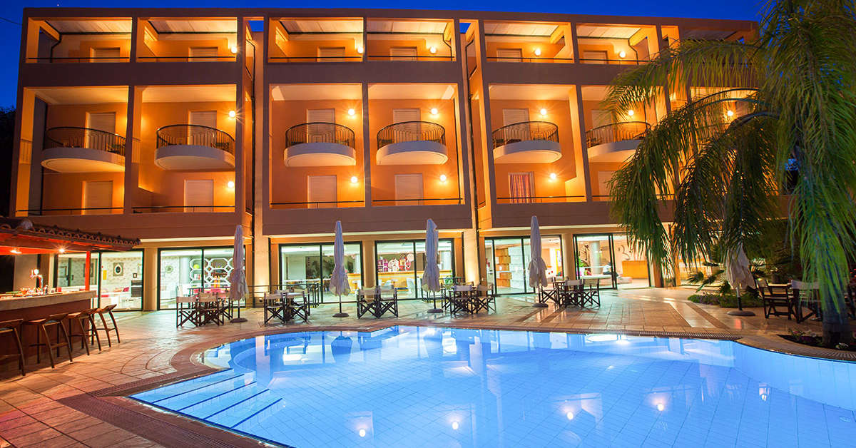 Een foto van een overzicht van Hotel Flisvos Royal