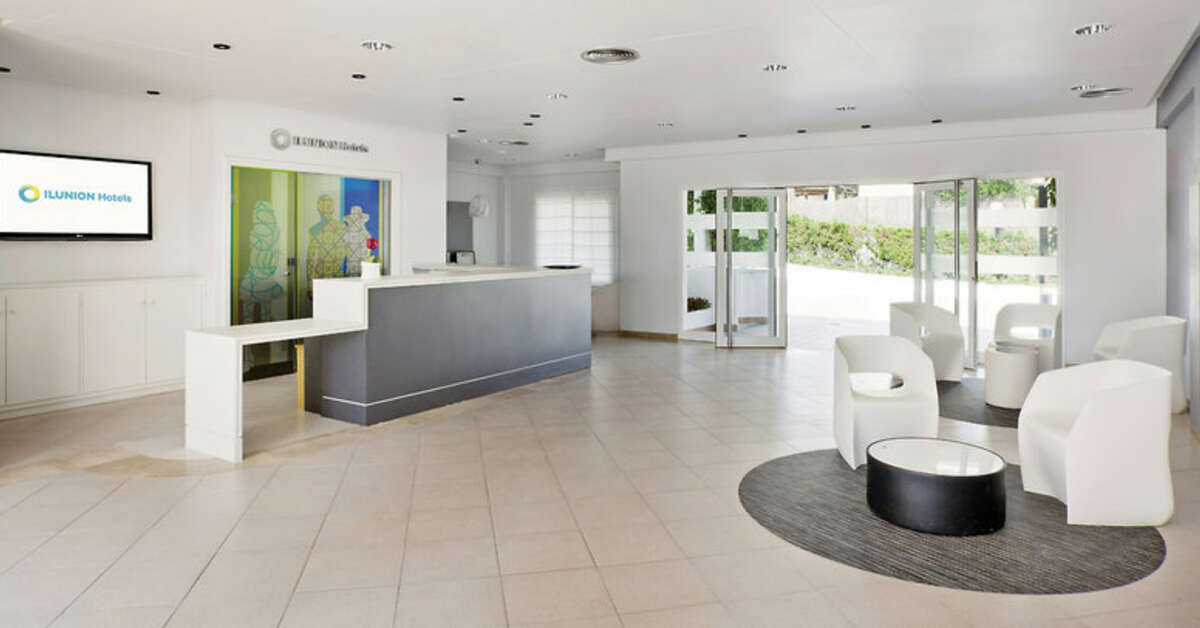 Een foto van het interieur van Hotel Ilunion Menorca