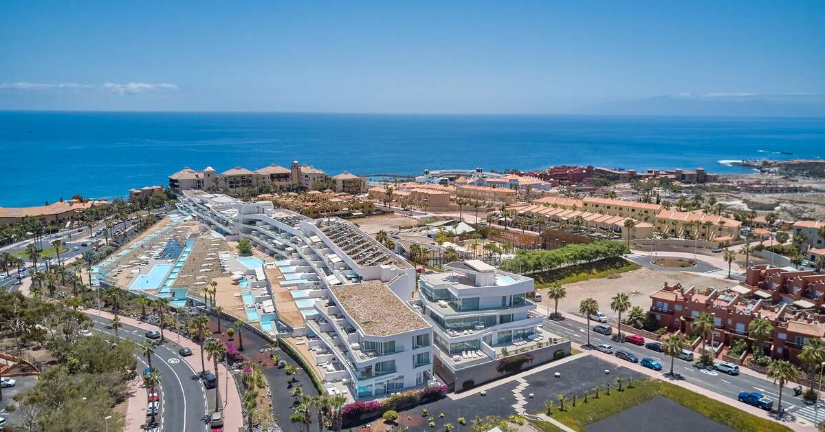 Een foto van de buitenkant van Baobab Suites