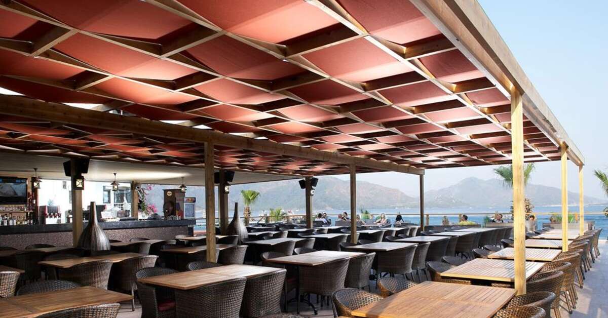Een foto van de faciliteiten bij Emre Beach