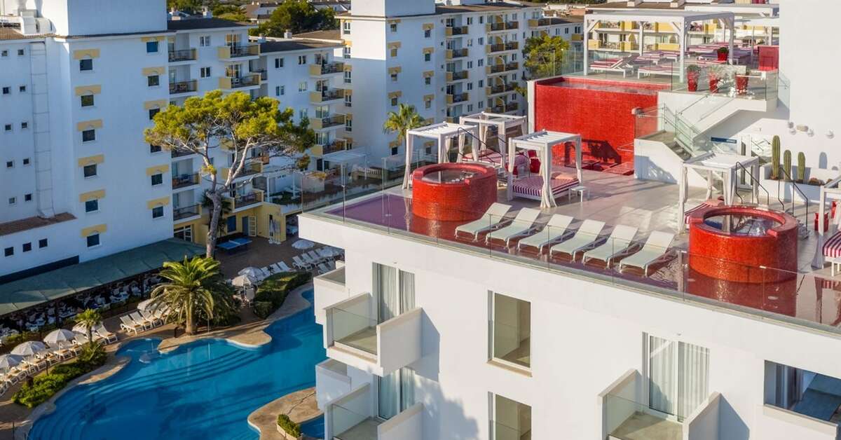 Een foto van de buitenkant van Iberostar Waves Alcudia Park