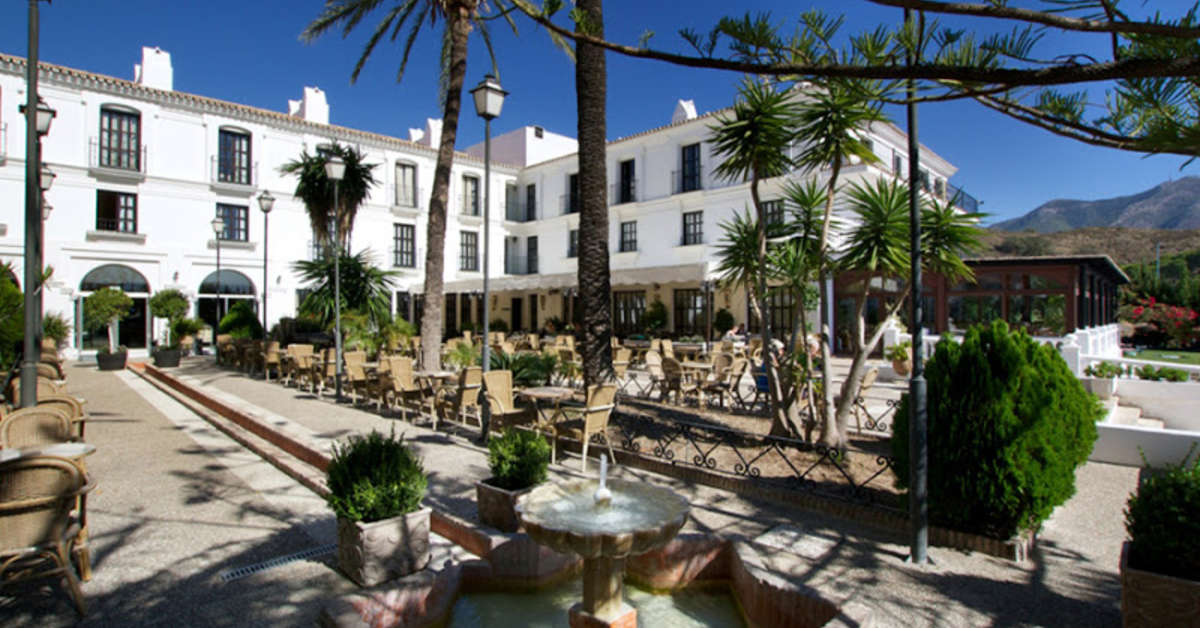 Een foto van het terras bij Ilunion Hacienda de Mijas