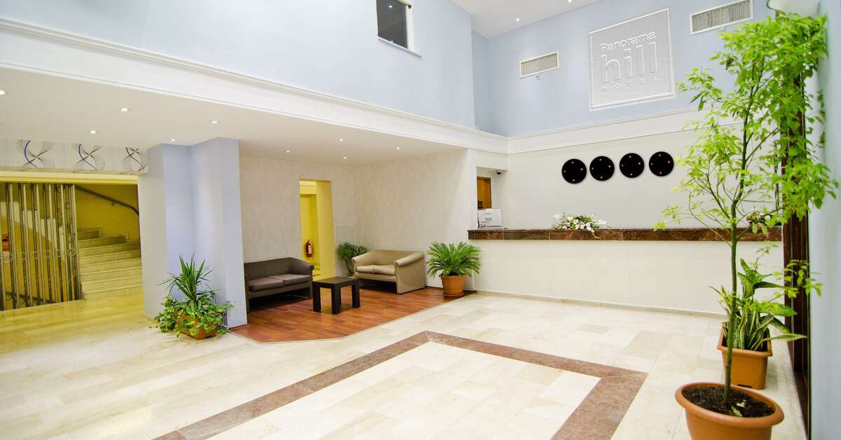 Een foto van het interieur van City's Hill Hotel