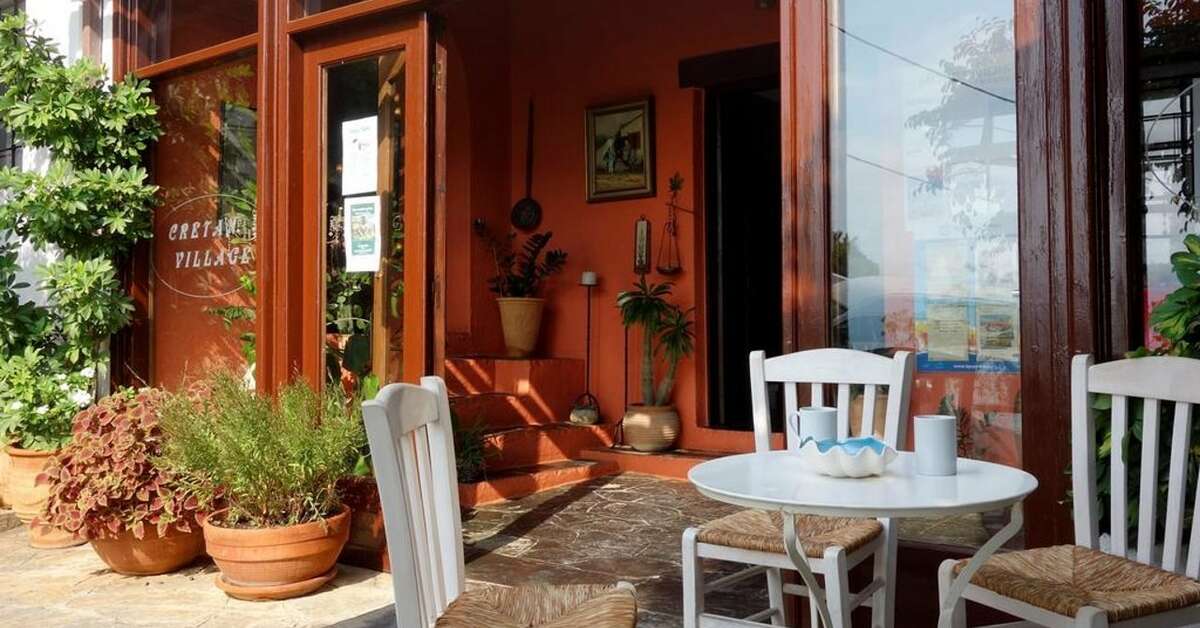 Een foto van het terras bij Cretan Village Hotel