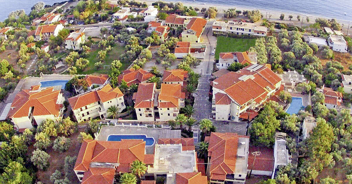 Een foto van de buitenkant van Kampos Village Resort
