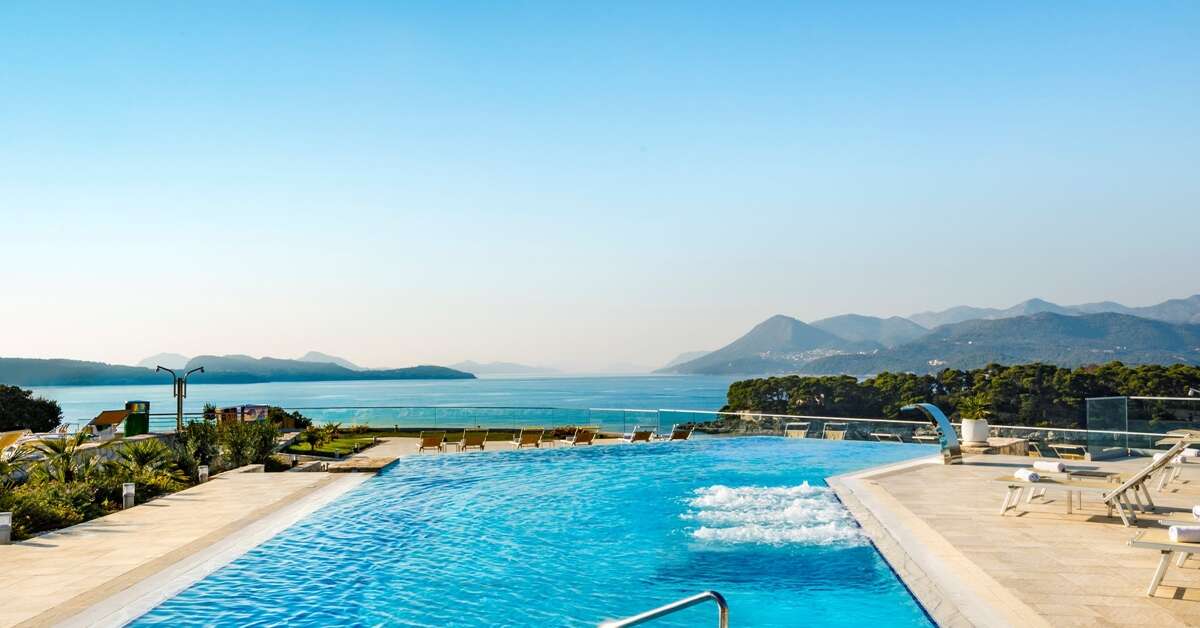 Een foto van het zwembad bij Valamar Argosy Hotel