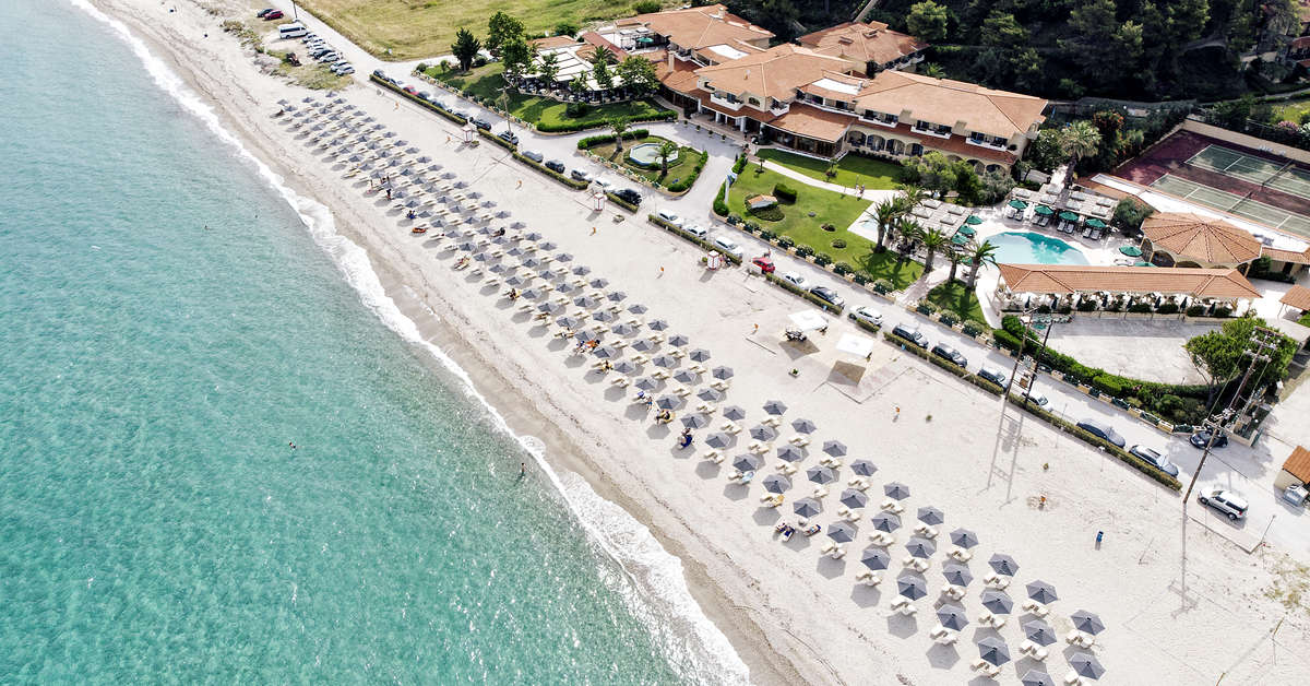 Een foto van het strand bij Possidi Holidays