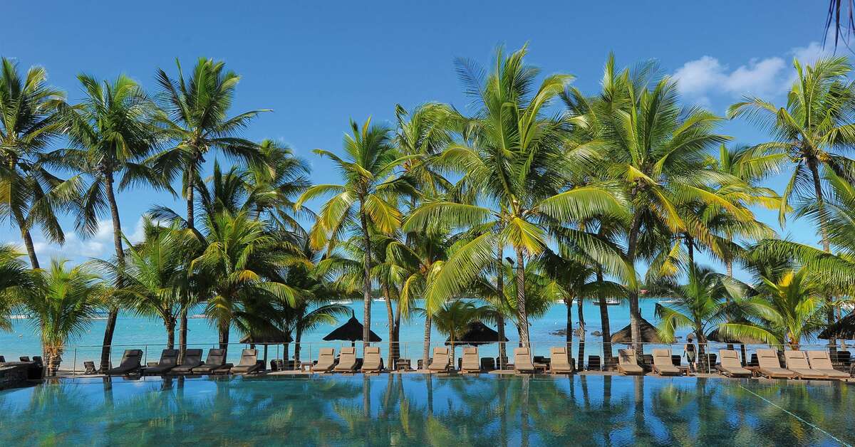 Een foto van het zwembad bij Mauricia Beachcomber