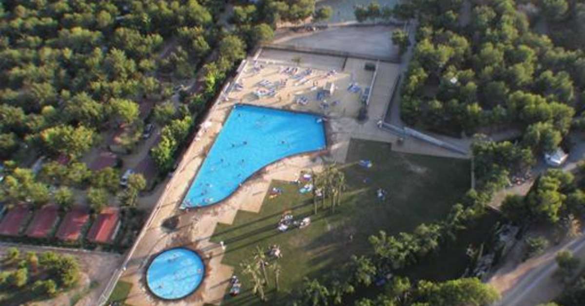Een foto van het zwembad bij Camping Vilanova Park