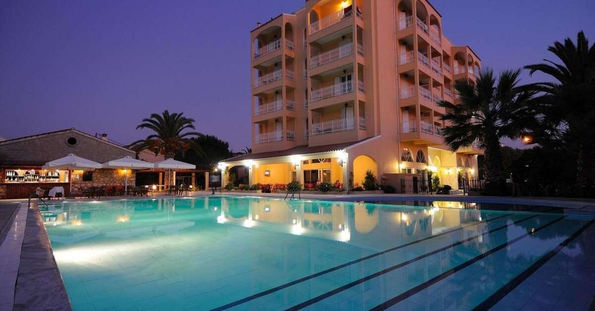 Een foto van het zwembad bij Sunset Hotel Corfu
