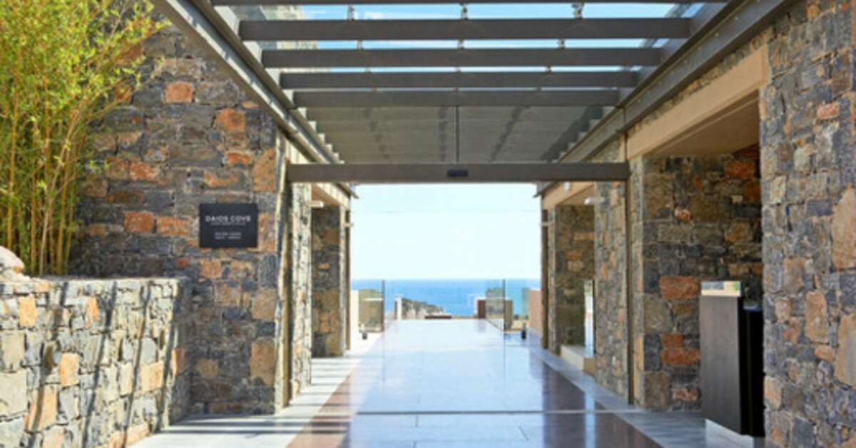 Een foto van de buitenkant van Daios Cove Luxury Resort & Villas
