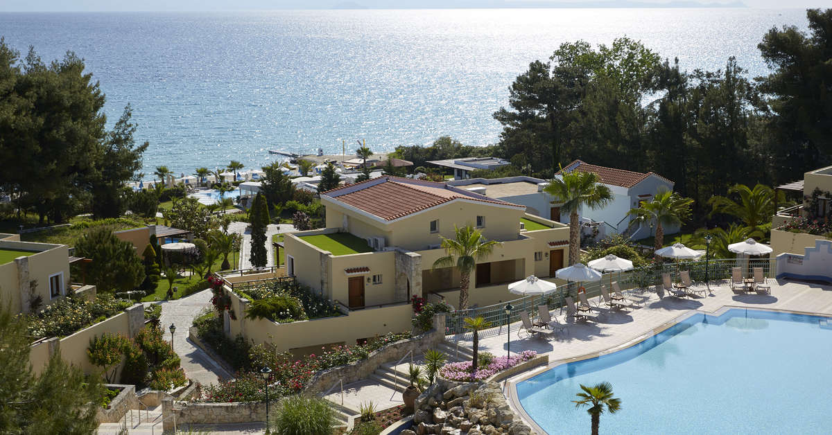 Een foto van het zwembad bij Hotel Aegean Melathron Thalasso & Spa