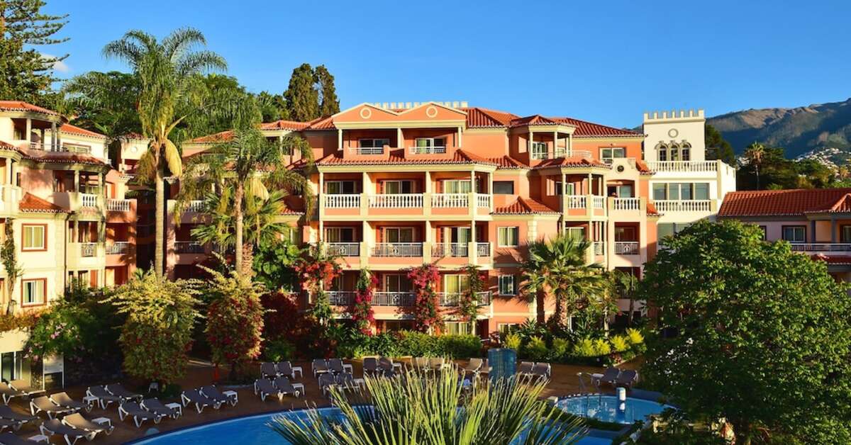 Een foto van het zwembad bij Pestana Miramar