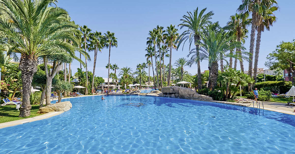 Een foto van het zwembad bij Allsun Hotel Estrella & Coral de Mar