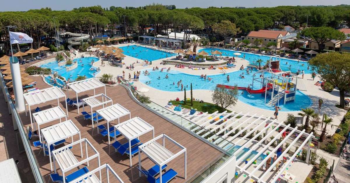 Een foto van het zwembad bij Camping Ca' Pasquali Village