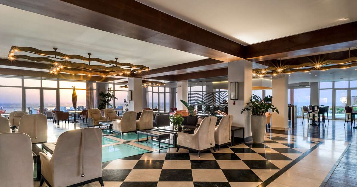 Een foto van het interieur van Apostolata Island Resort & Spa