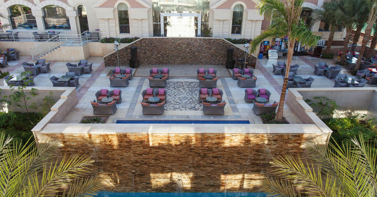 Een foto van het terras bij Xperience Sea Breeze Resort