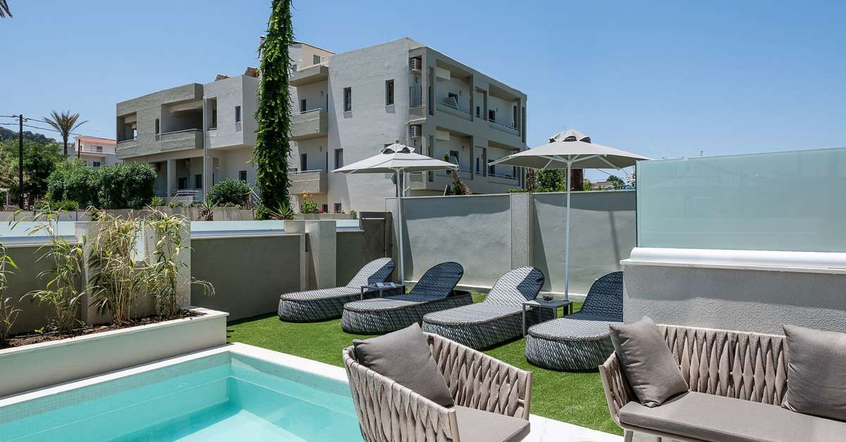 Een foto van het zwembad bij Porto Platanias Luxury Selection