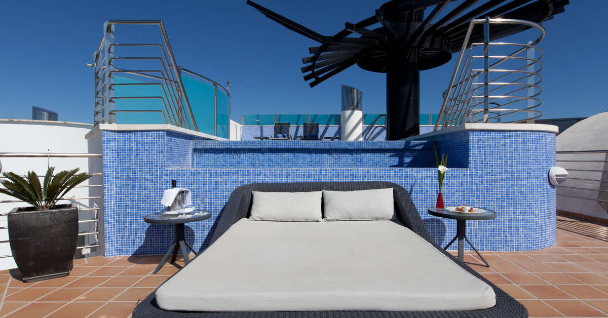 Een foto van het terras bij Senator Banus Spa Hotel