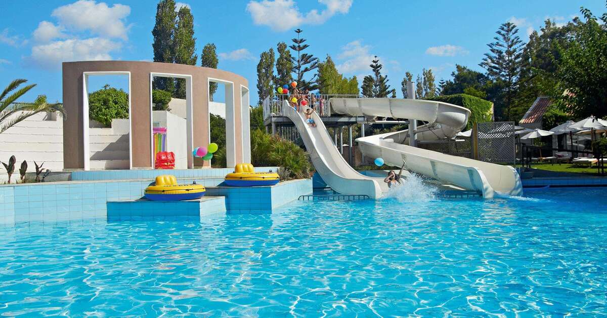 Een foto van het zwembad bij Grecotel Creta Palace