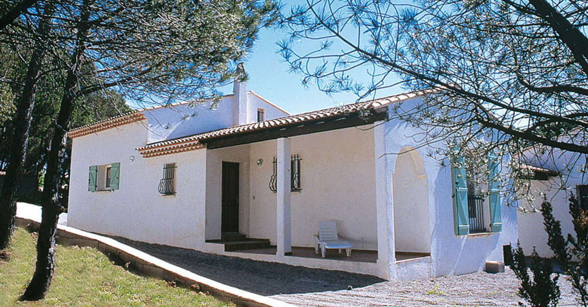 Een foto van de buitenkant van Camping La Baume - La Palmeraie