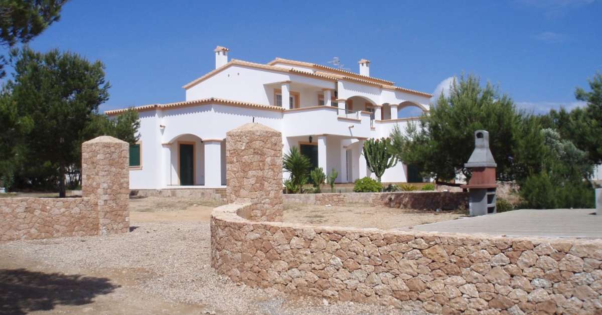 Ein Foto von der Außenansicht des Aguamar Emar Hotels