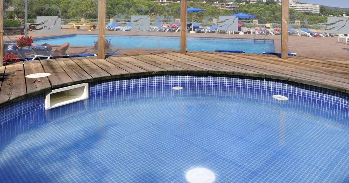 Een foto van het zwembad bij Hotel GHT S'Agaro Mar
