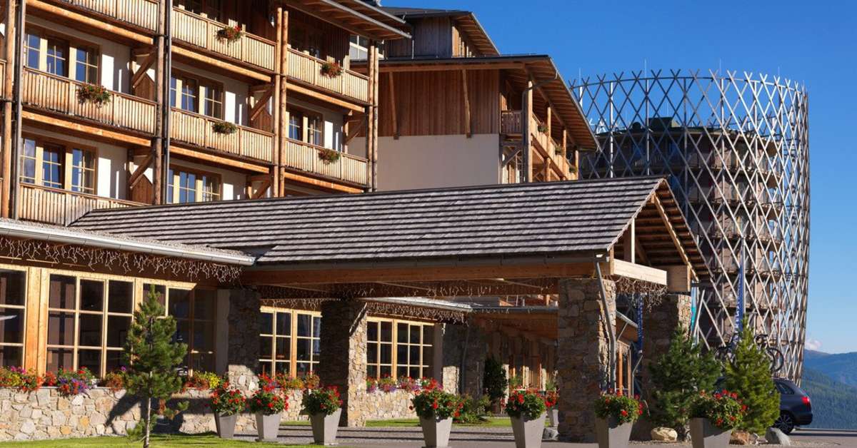 Een foto van de buitenkant van Falkensteiner Hotel Cristallo