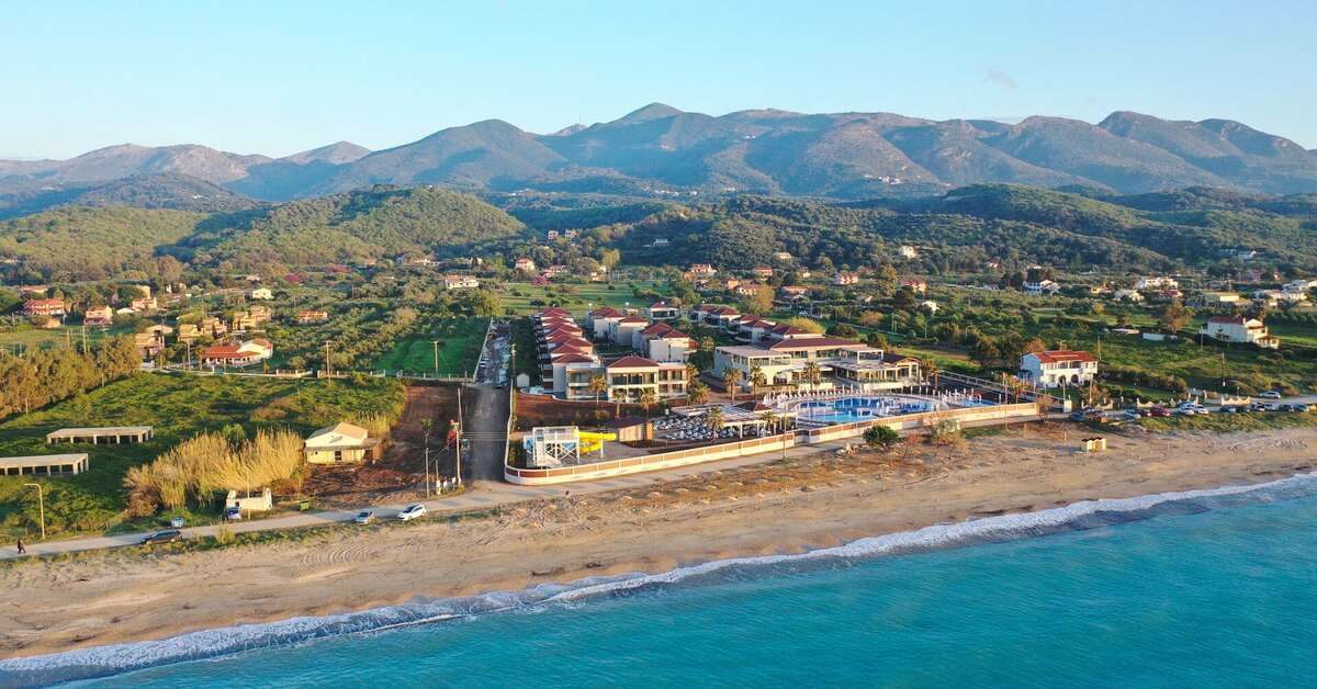 Een foto van het strand bij Almyros Beach Hotel
