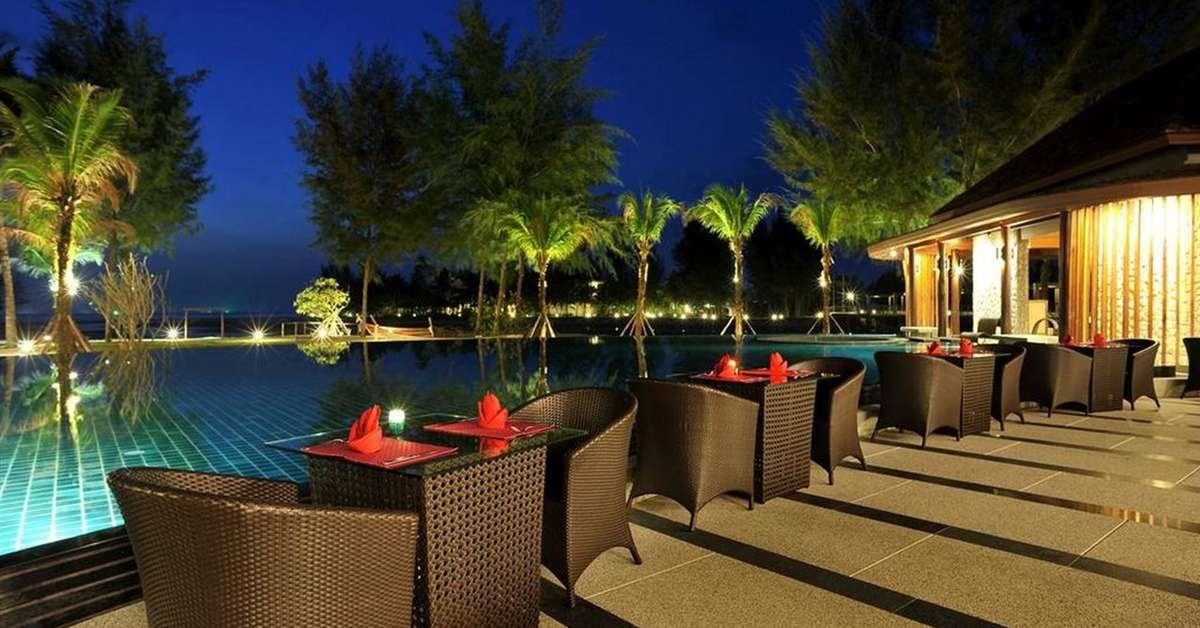 Een foto van het terras bij Apsara Beachfront Resort & Villa