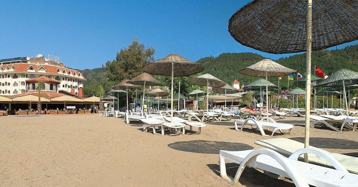 Een foto van het strand bij Fortuna Beach Hotel